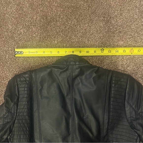 Danier 2XS leather jacket. Some fading on leather (front of collar in last pic) - Picture 12 of 12